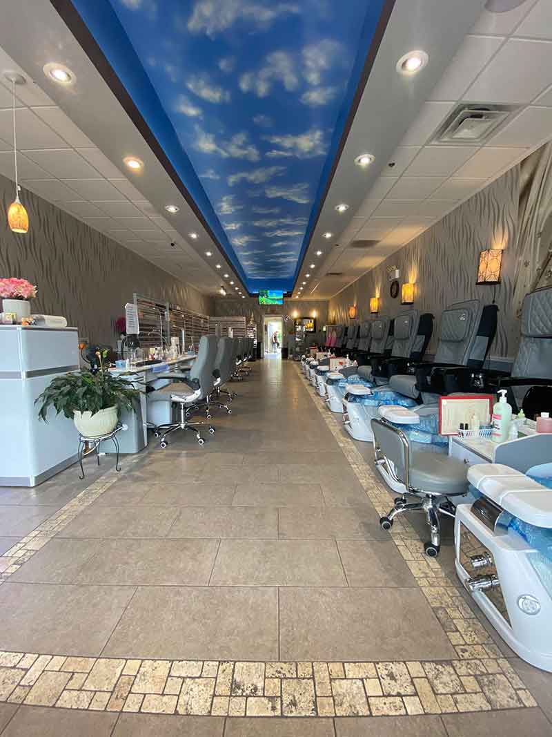 T Nails-Cần sang gấp tiệm nail In Nashville Tennessee.
