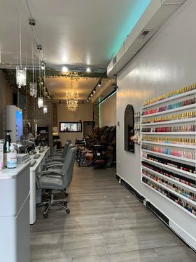 Nails spa bar-Cần sang tiệm gấp